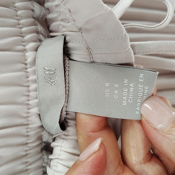 H&M Beige Accordion Skirt Size 8 Flowy Faux Tie Front Elastic Stretch  Waist - Picture 5 of 8